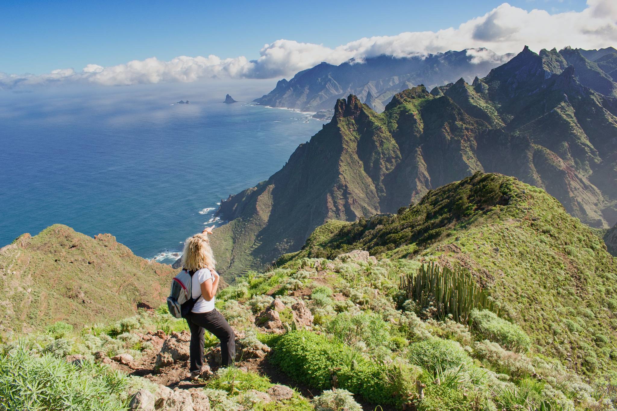 donna trekking montagna tenerife