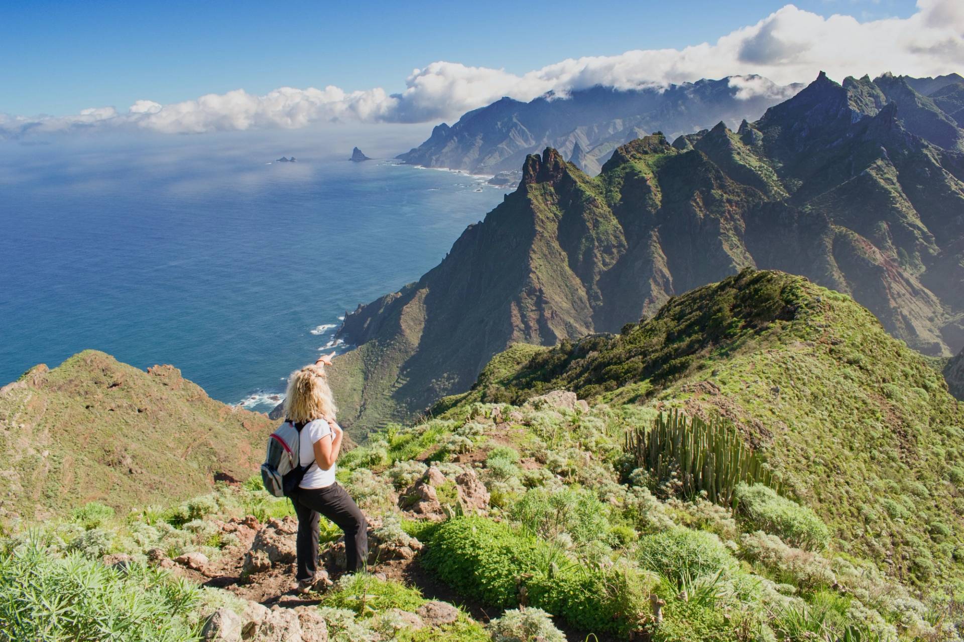 donna trekking montagna tenerife