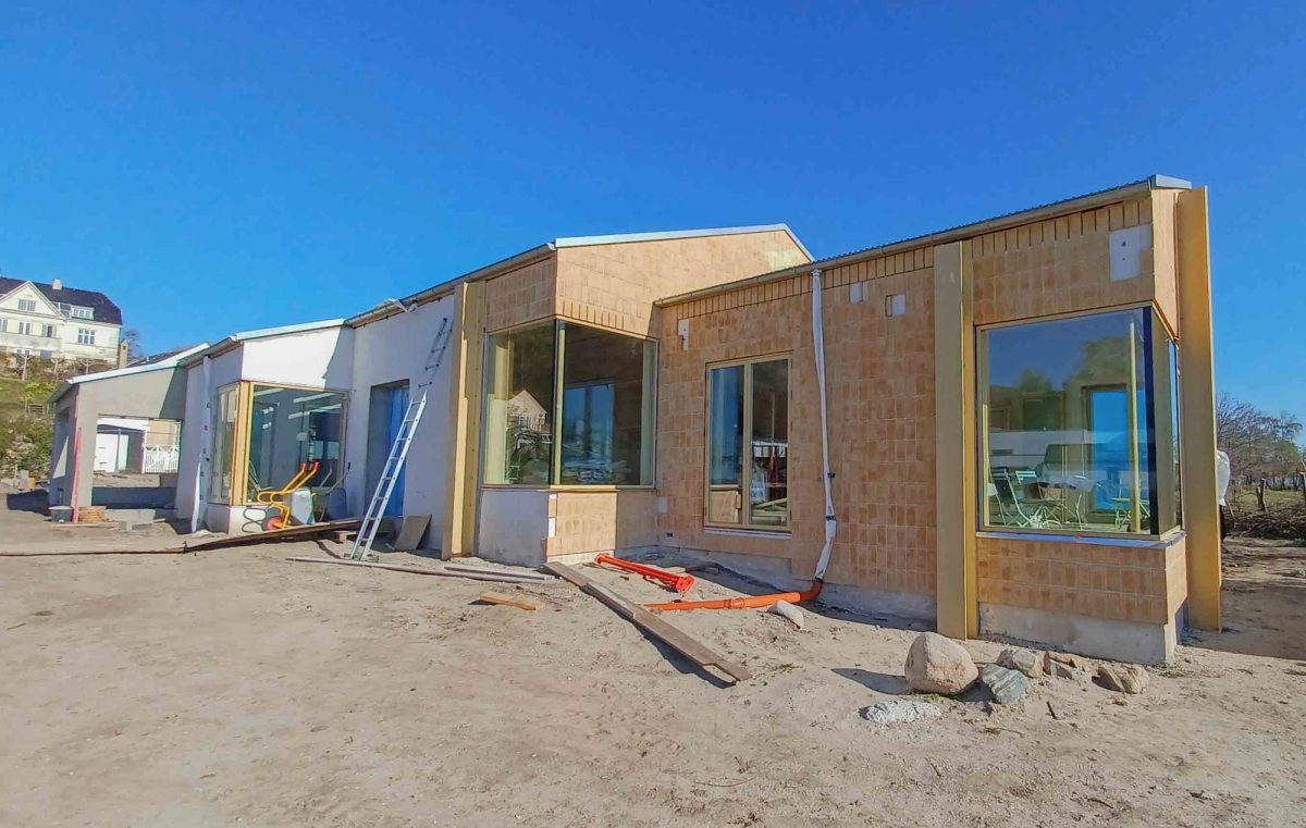 Facade- og indvendig renovering, Humlebæk. Under arbejdet.