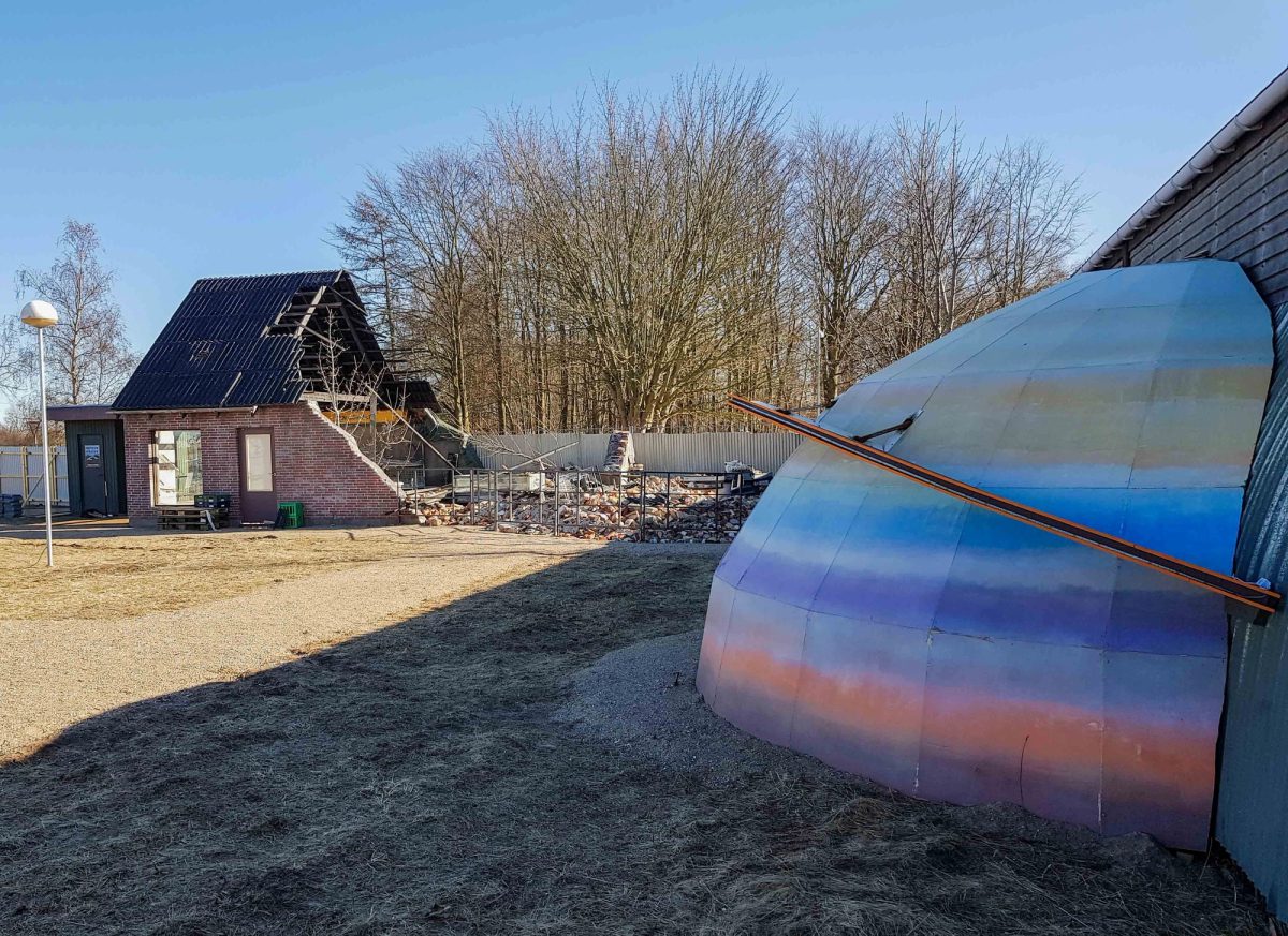 Filmset-opbygning til tv-produktion. Under arbejdet.