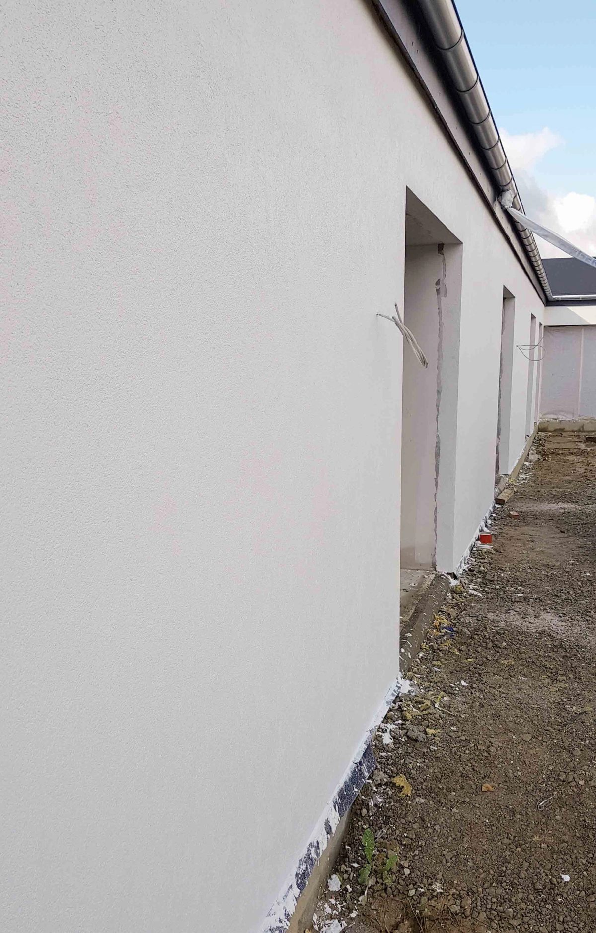 Facaderenovering med struktur, Hvalsø. Pudsens overflade. Efter arbejdet.