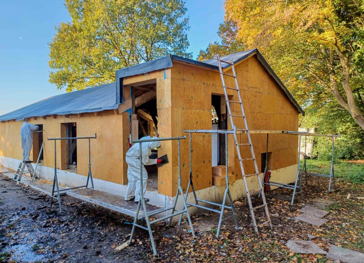 Helhedsrenovering af sort hus, Værløse. Under arbejdet.