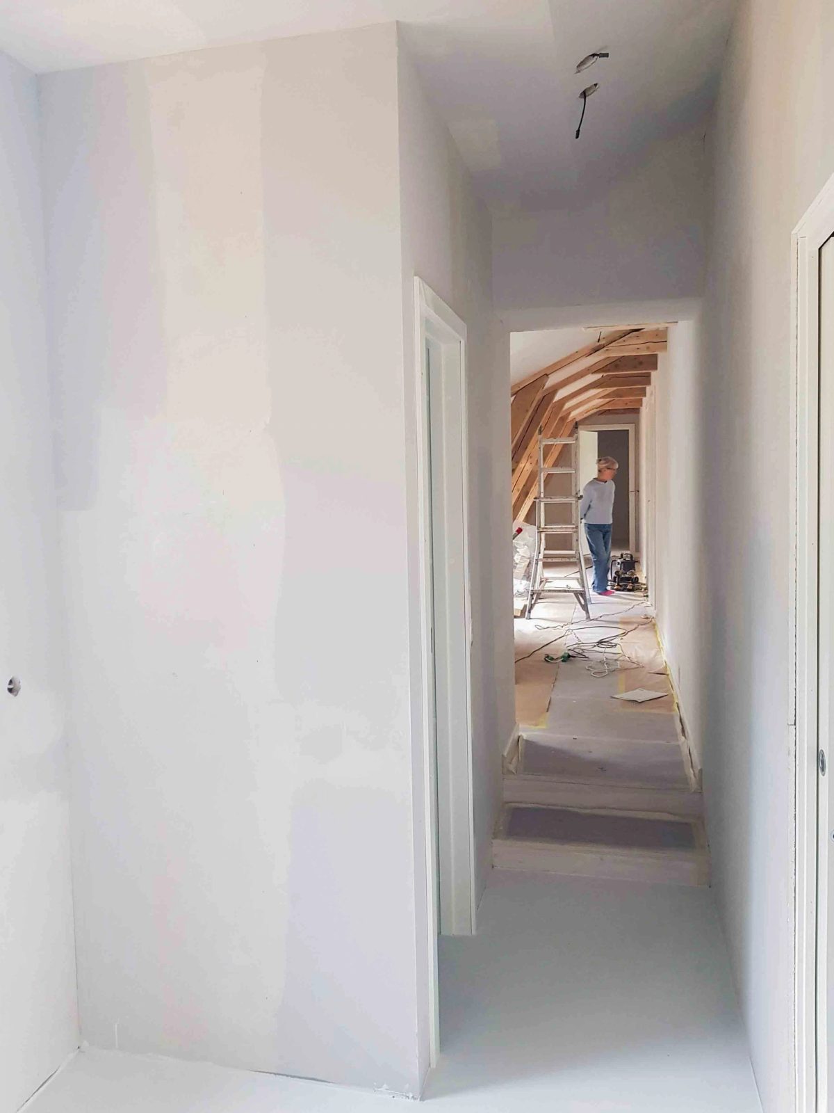 Helhedsrenovering af sort hus, Værløse. Under arbejdet.