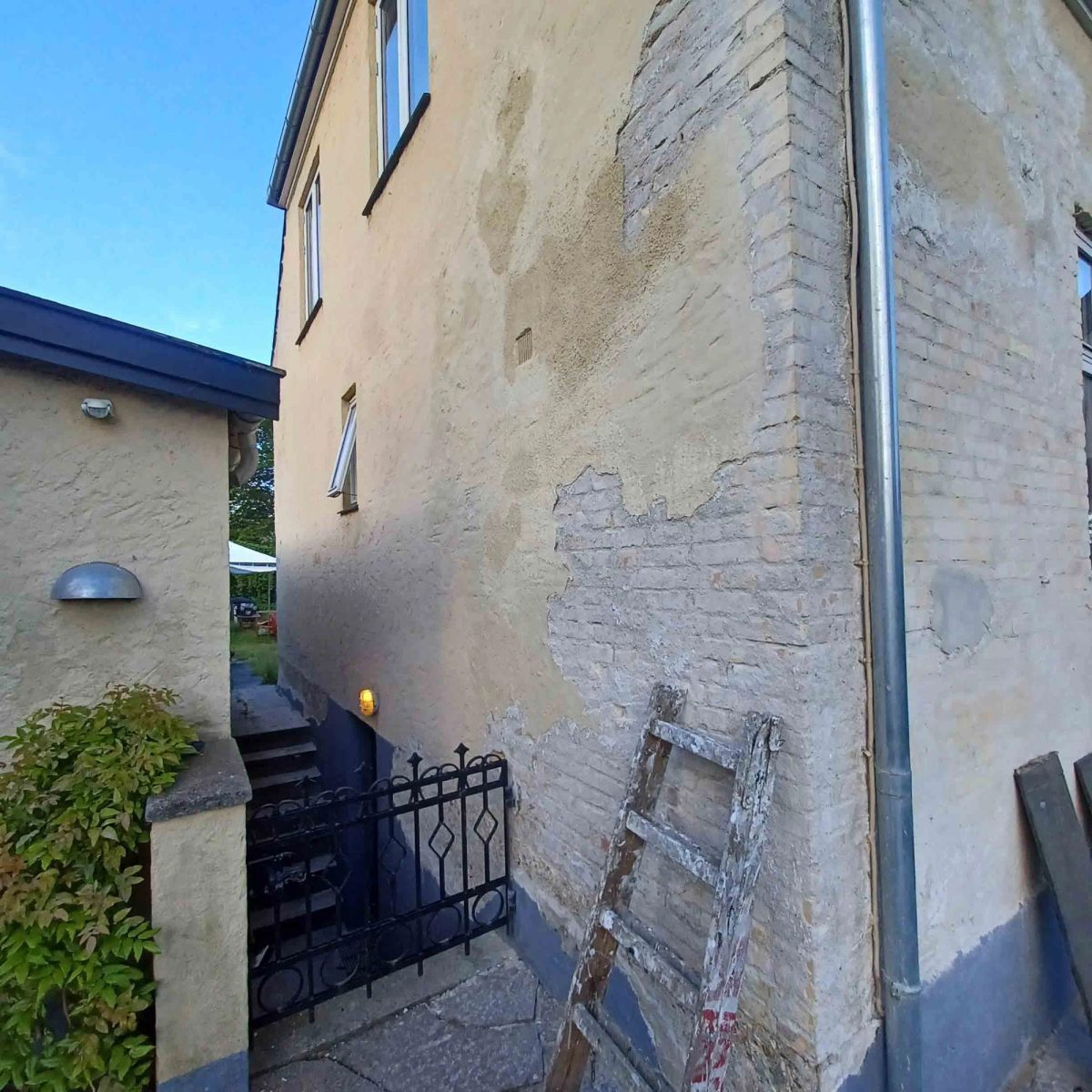 Facaderenovering af nedslidt villa, Frederiksberg. Før arbejdet.