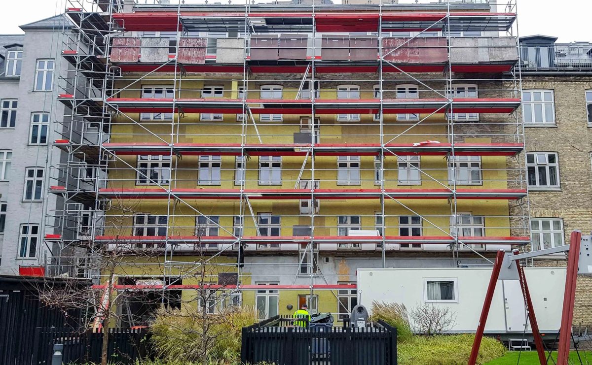 Udvendig helhedsrenovering af lejlighed, København Ø · Under arbejdet