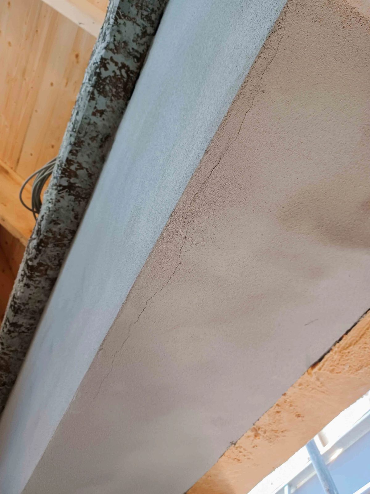 Helhedsrenovering af sort hus, Værløse. Under arbejdet.