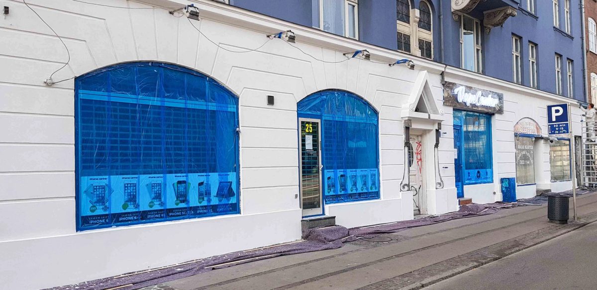 Facaderenovering af butik, København · Under arbejdet