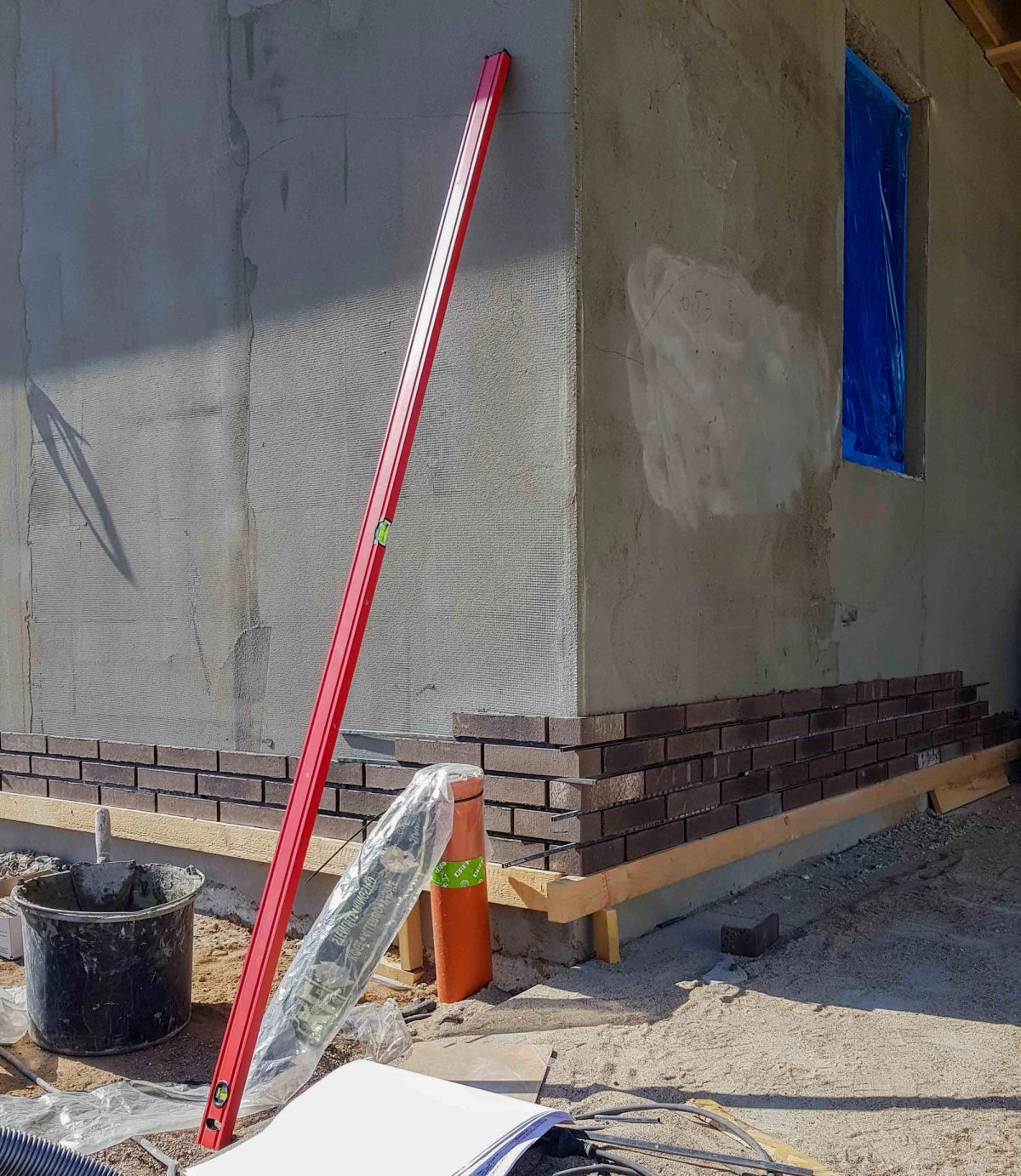 Facaderenovering i tegl, Vipperød. Under arbejdet.