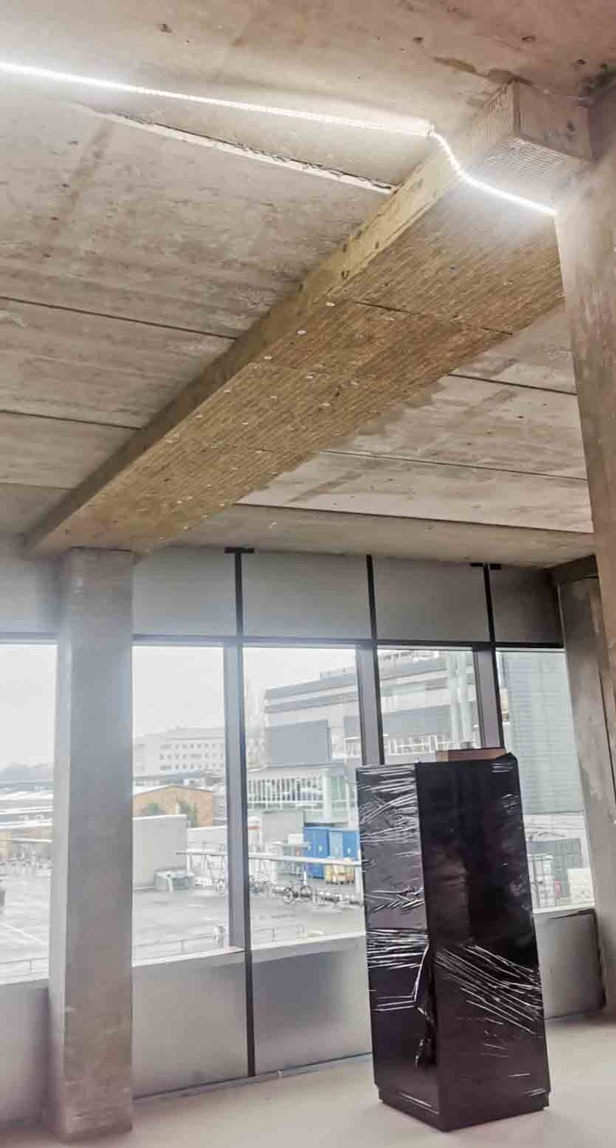 Indvendig erhvervsombygning, Gladsaxe. Under arbejdet.