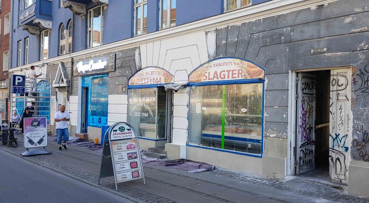 Facaderenovering af butik, København · Under arbejdet