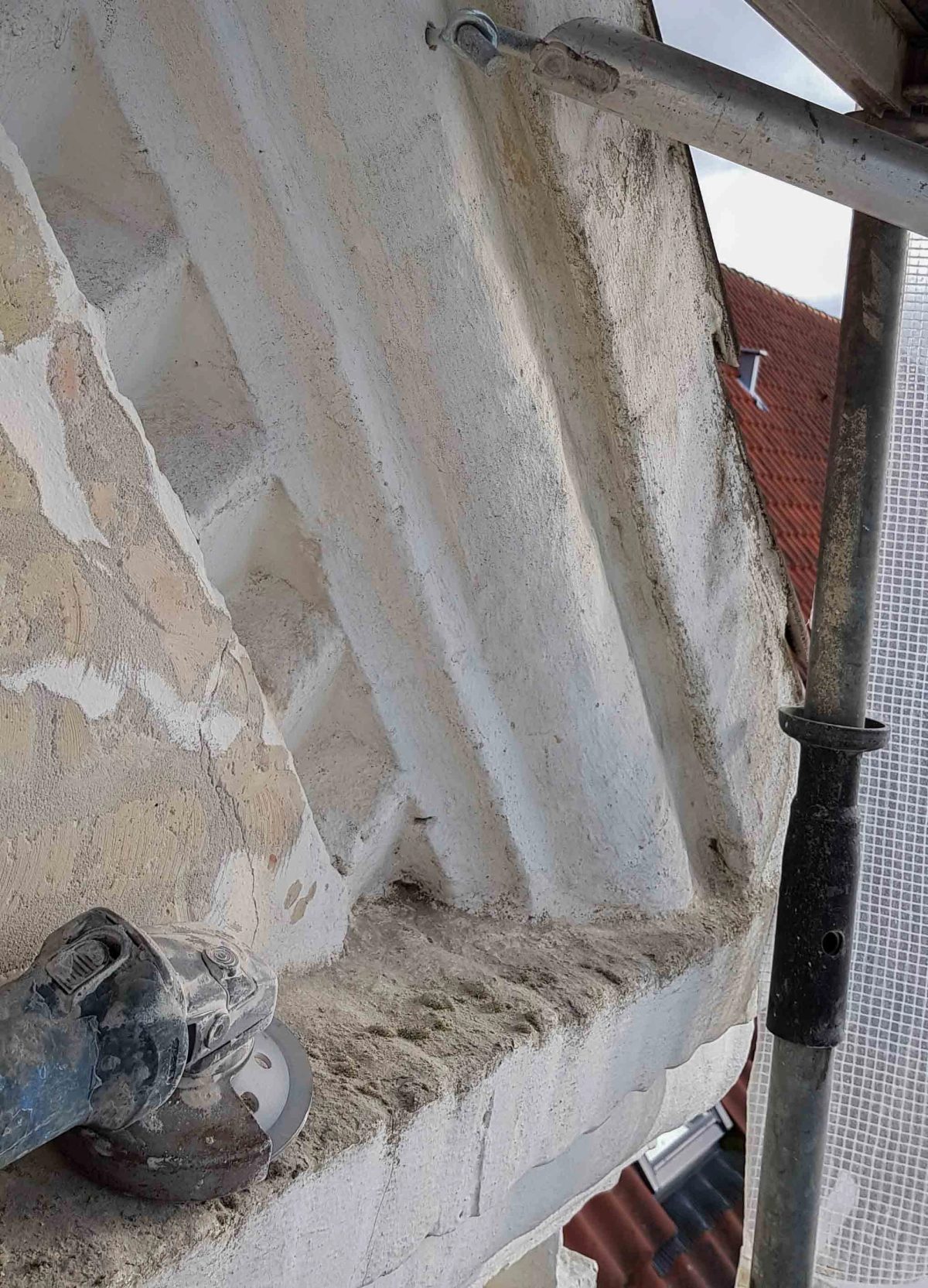Facaderenovering af hus fra 1861, Slagelse. Detalje af facaden. Før arbejdet.