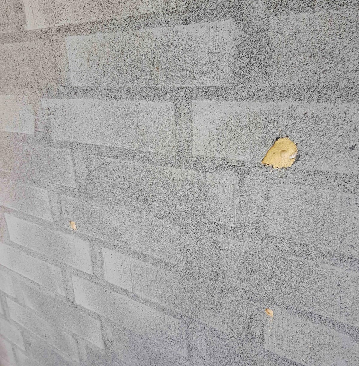 Mørk facade på villa, Holbæk. Detalje af facaden. Før arbejdet.