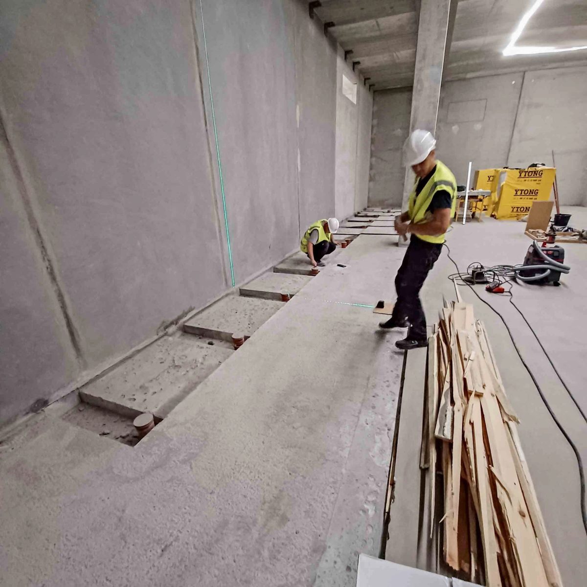 Indvendig erhvervsombygning, Gladsaxe. Under arbejdet.