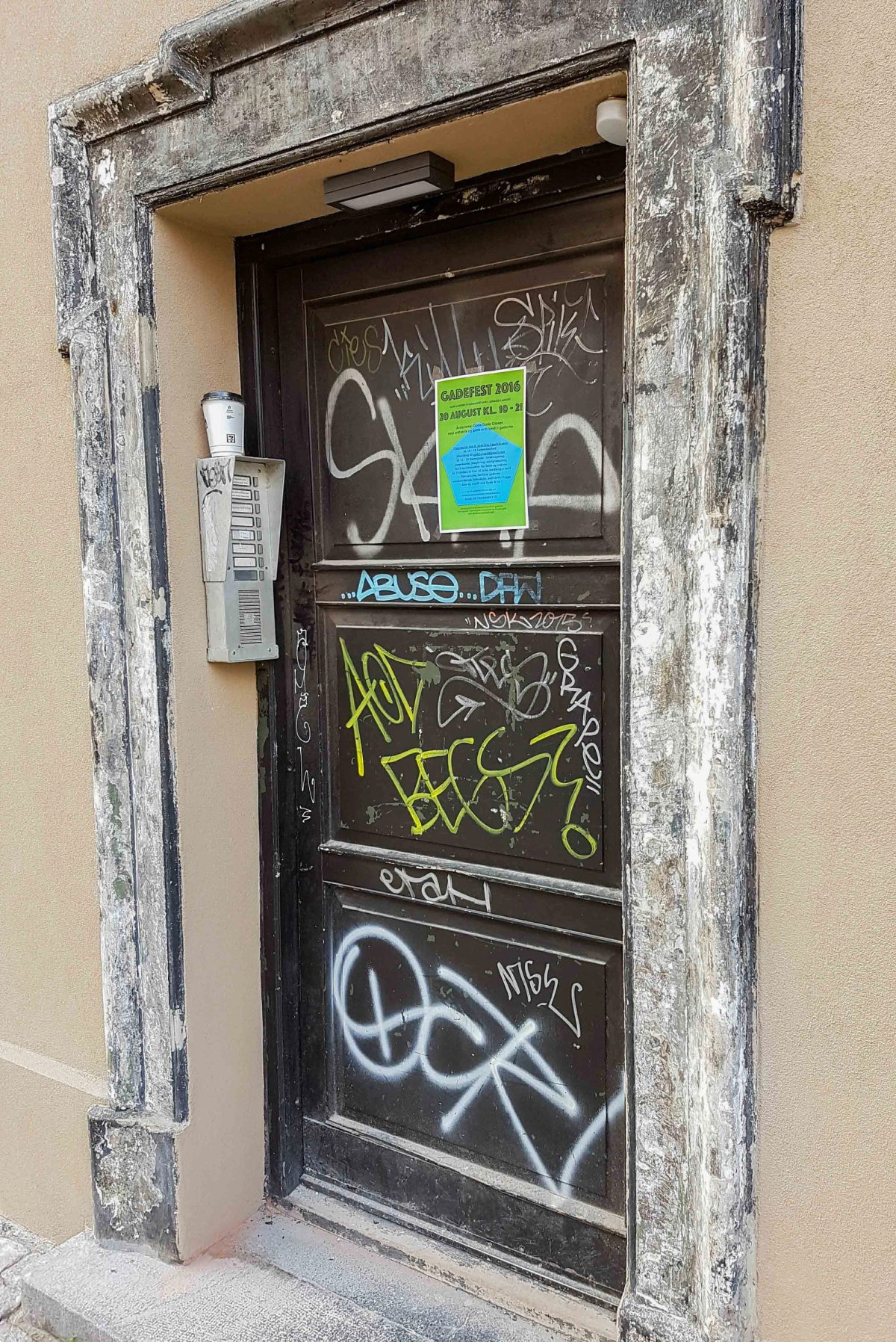 Facademaling af etageejendom, København. Før arbejdet.