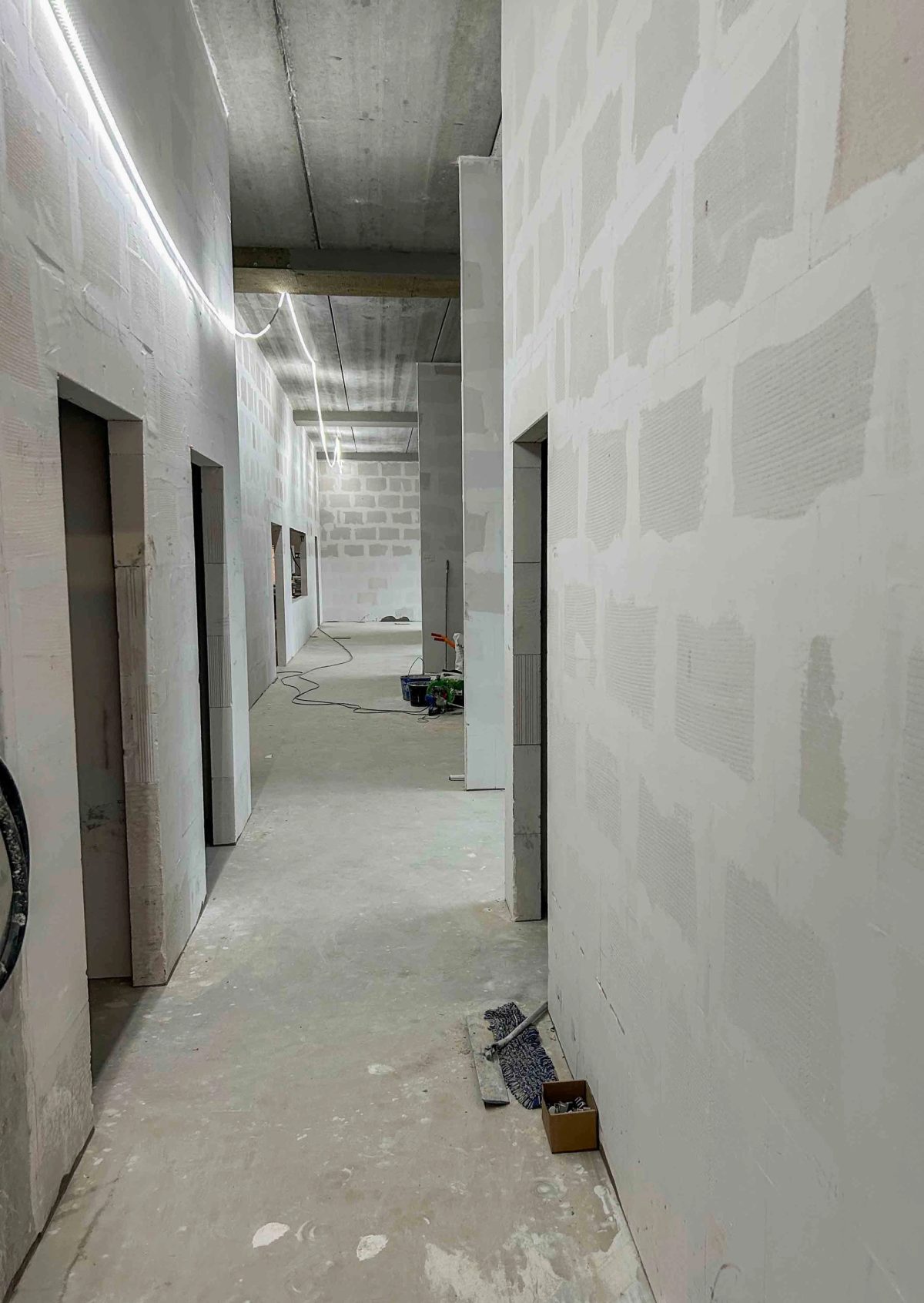 Indvendig erhvervsombygning, Gladsaxe. Under arbejdet.