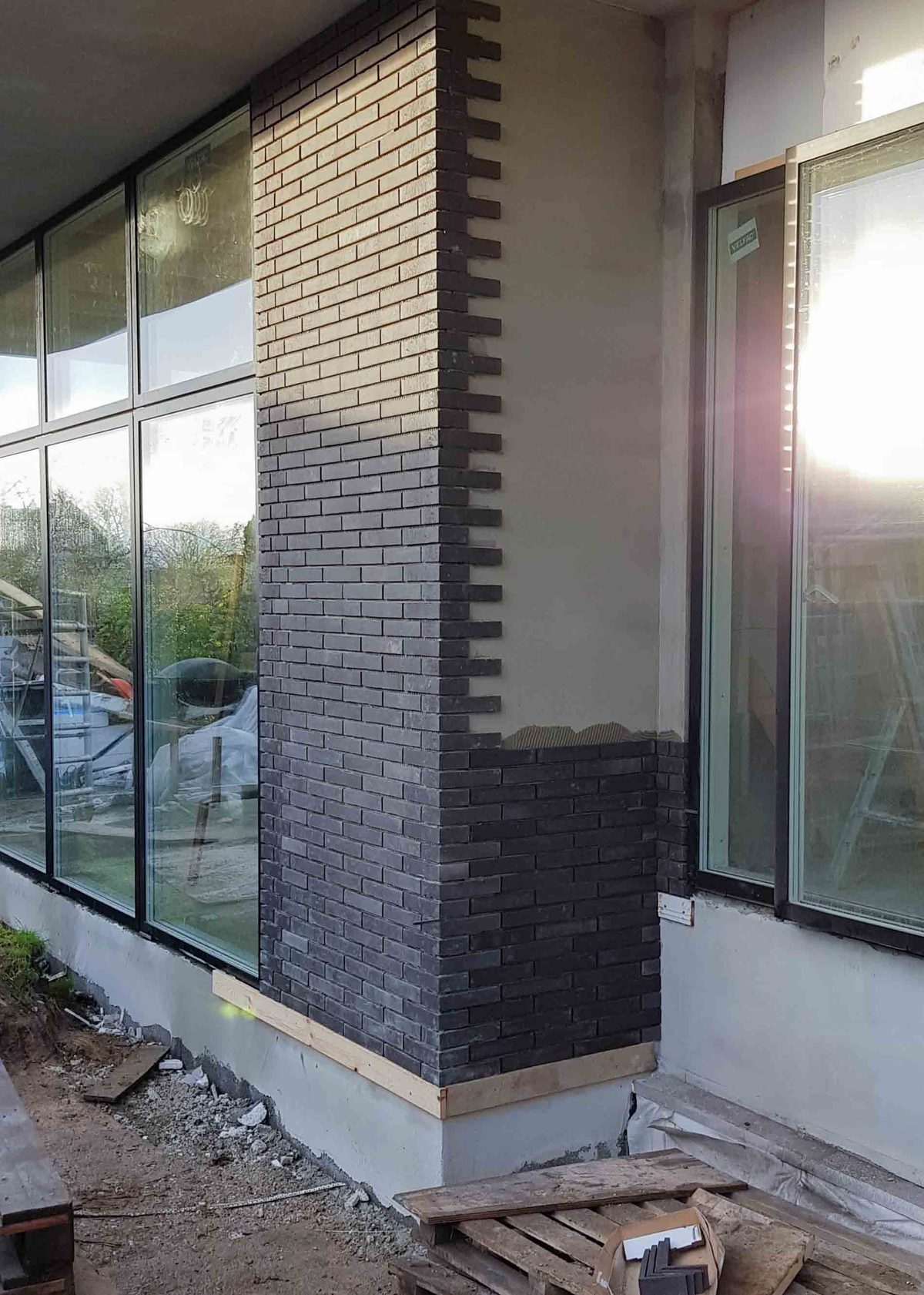 Facaderenovering i tegl, Herlev. Klinkerbeklædning. Under arbejdet.
