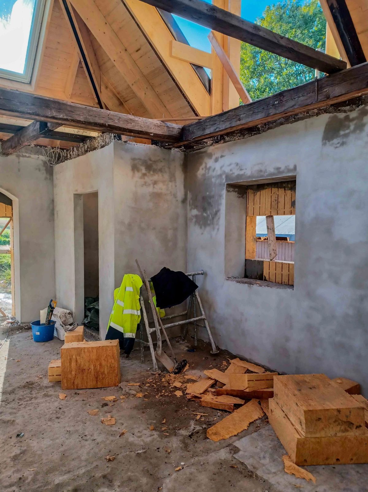 Helhedsrenovering af sort hus, Værløse. Under arbejdet.