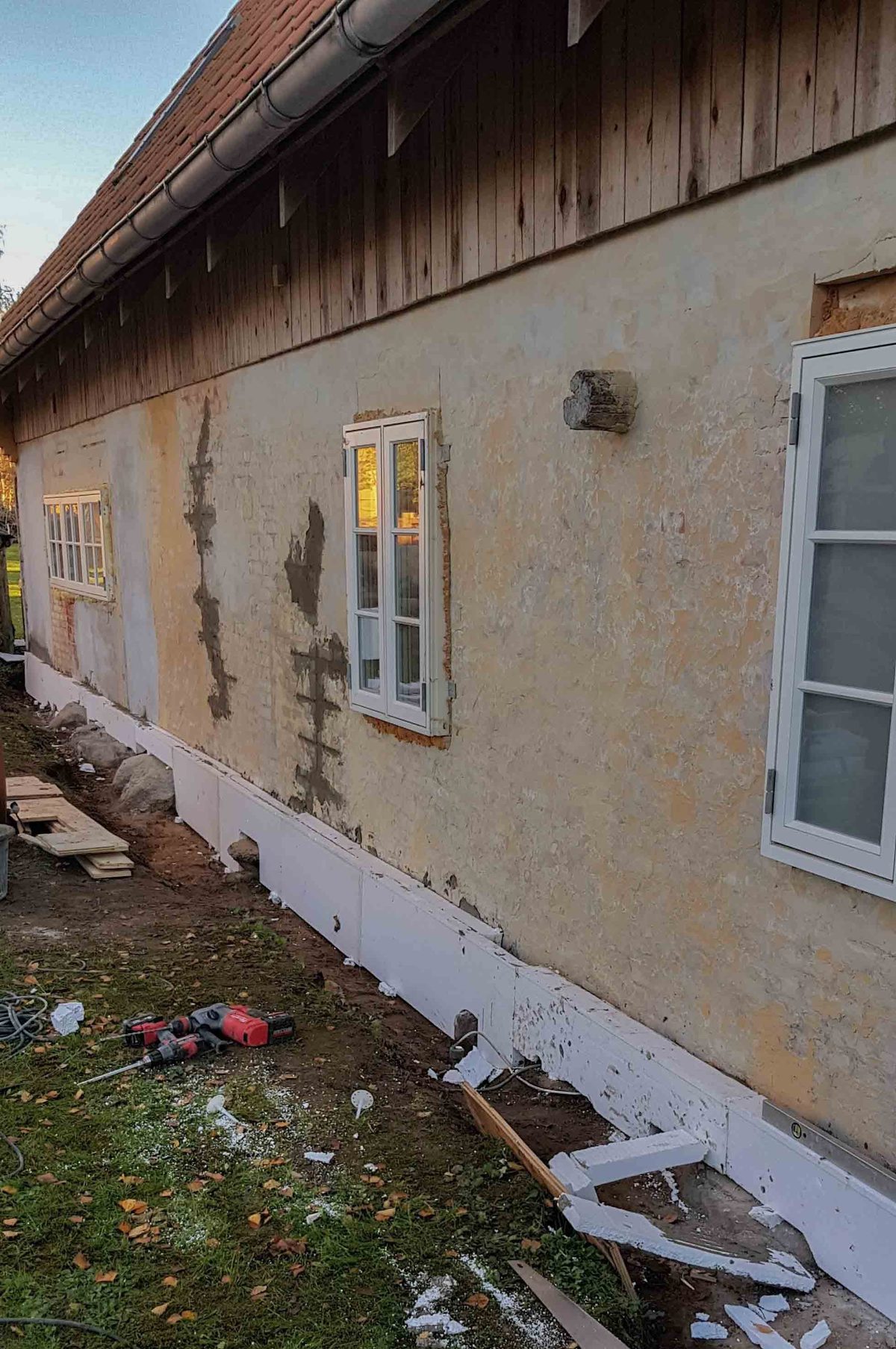 Efterisolering af hus, Jægerspris. Før arbejdet.