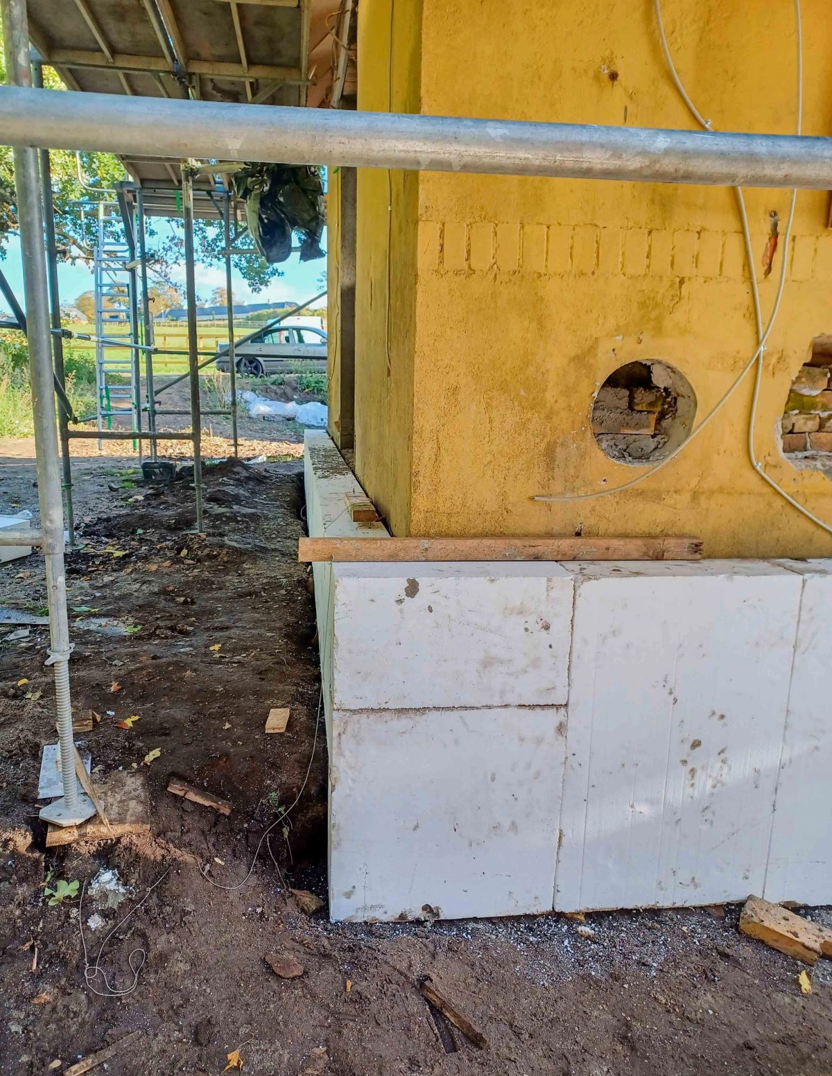 Helhedsrenovering af sort hus, Værløse. Før arbejdet.