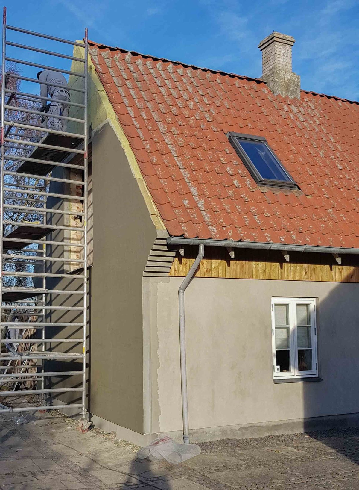 Efterisolering af hus, Jægerspris. Under arbejdet.
