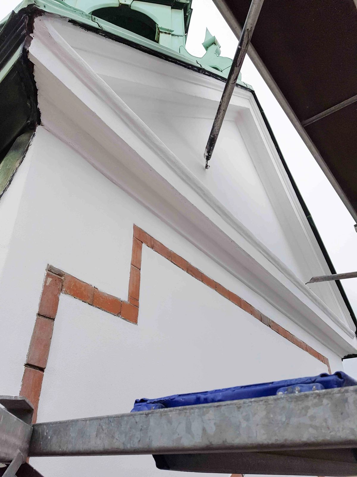 Facaderenovering af butiksfacade, København. Dekoration og murværk. Under arbejdet.