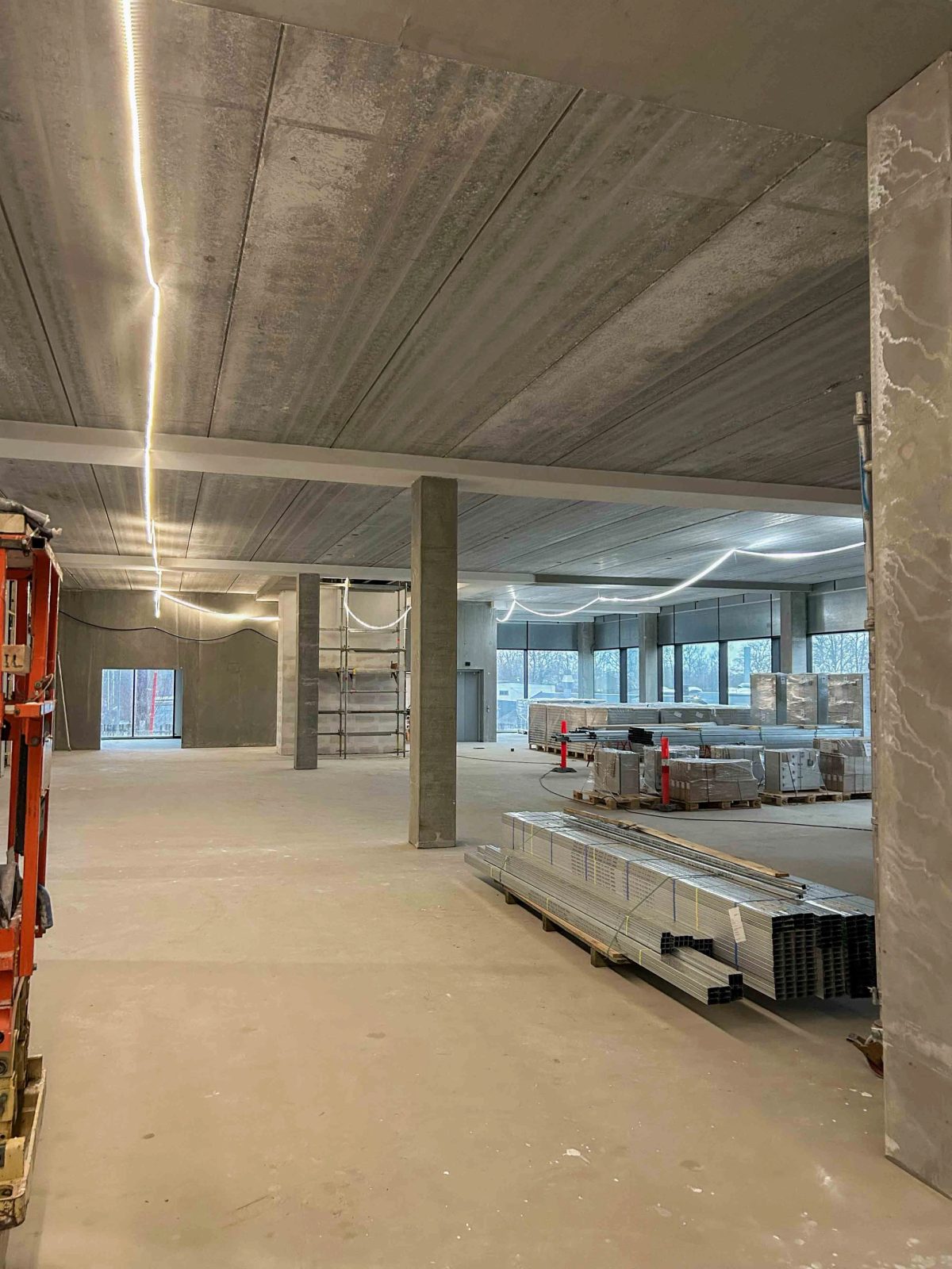 Indvendig erhvervsombygning, Gladsaxe. Under arbejdet.