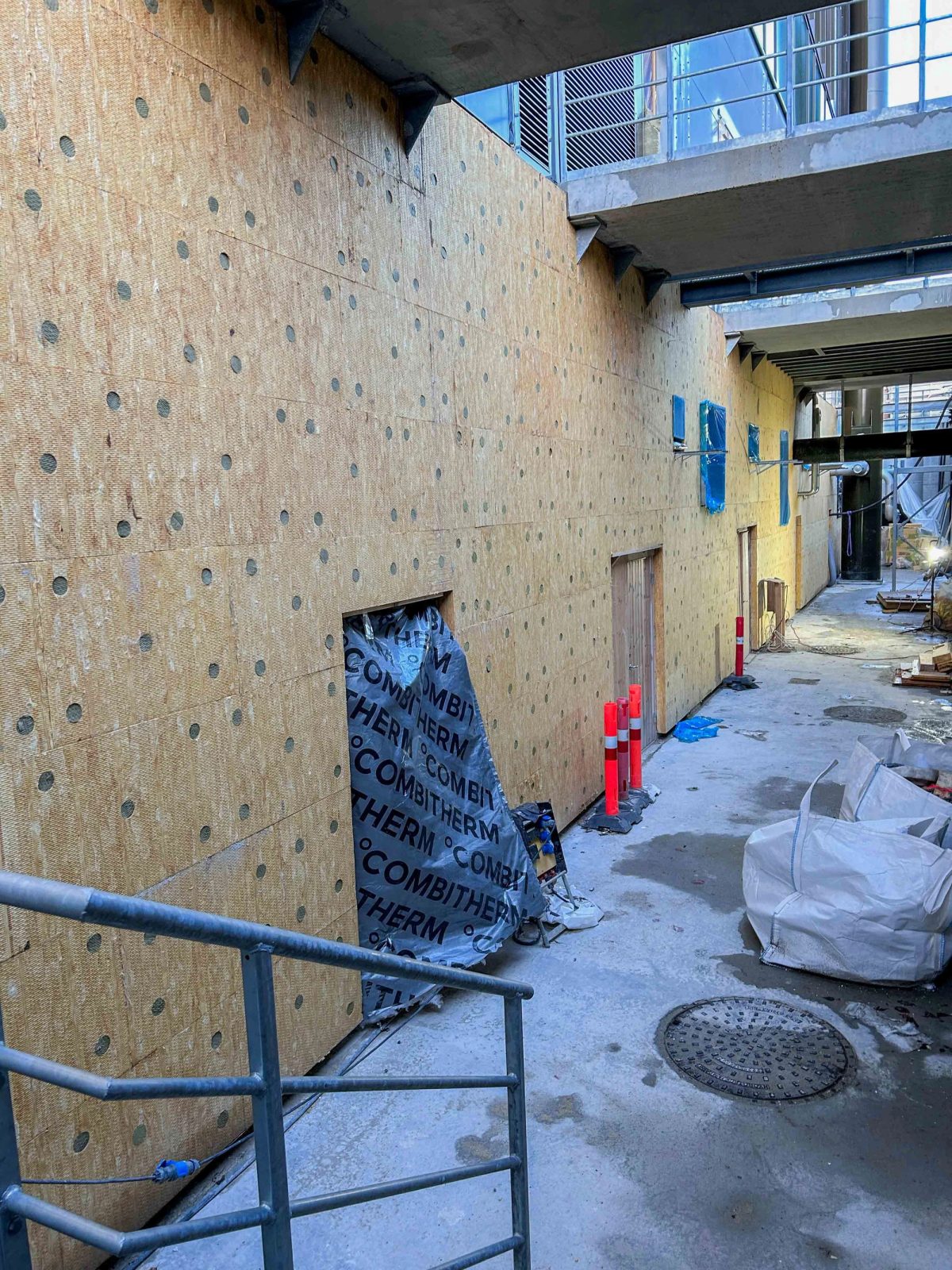 Indvendig erhvervsombygning, Gladsaxe. Under arbejdet.