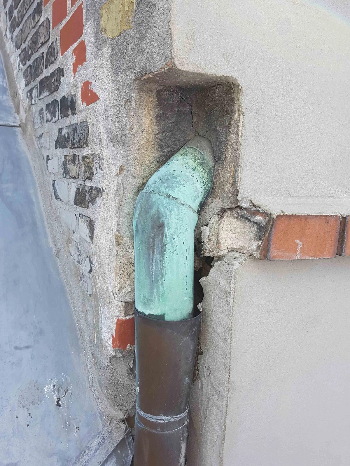 Facaderenovering af butiksfacade, København. Dekoration og murværk. Før arbejdet.