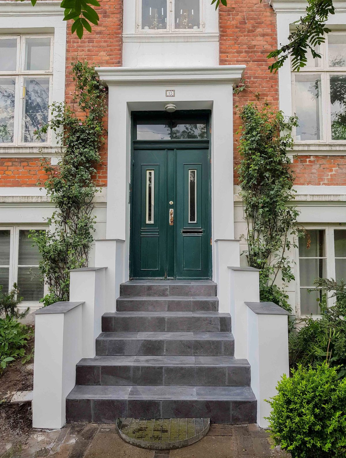 Renovering af indgangsparti og altaner, Frederiksberg. Efter arbejdet.