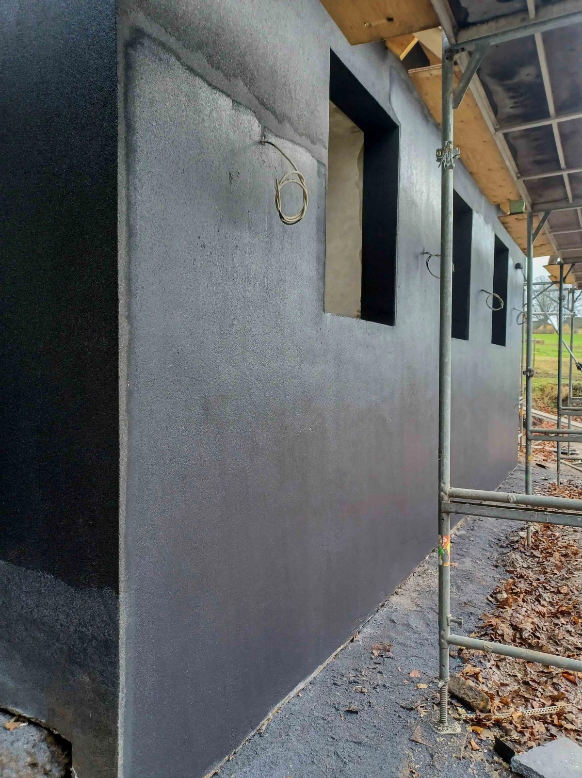 Helhedsrenovering af sort hus, Værløse. Under arbejdet.