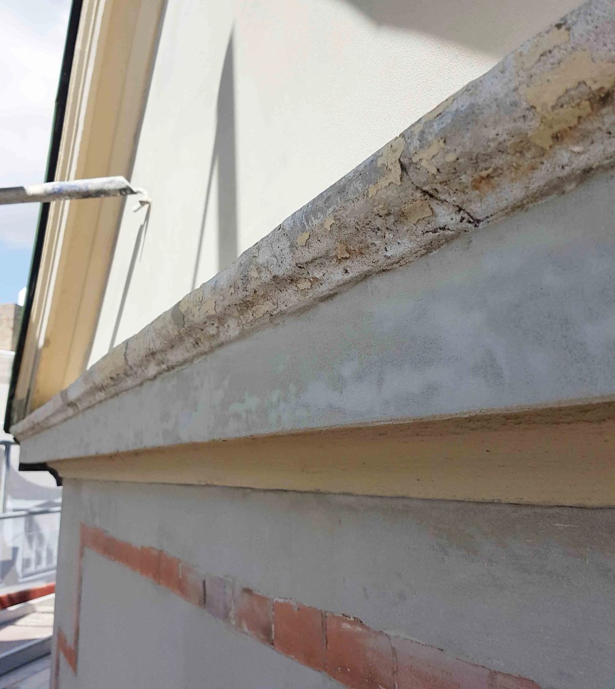 Facaderenovering af butiksfacade, København. Dekoration og murværk. Før arbejdet.
