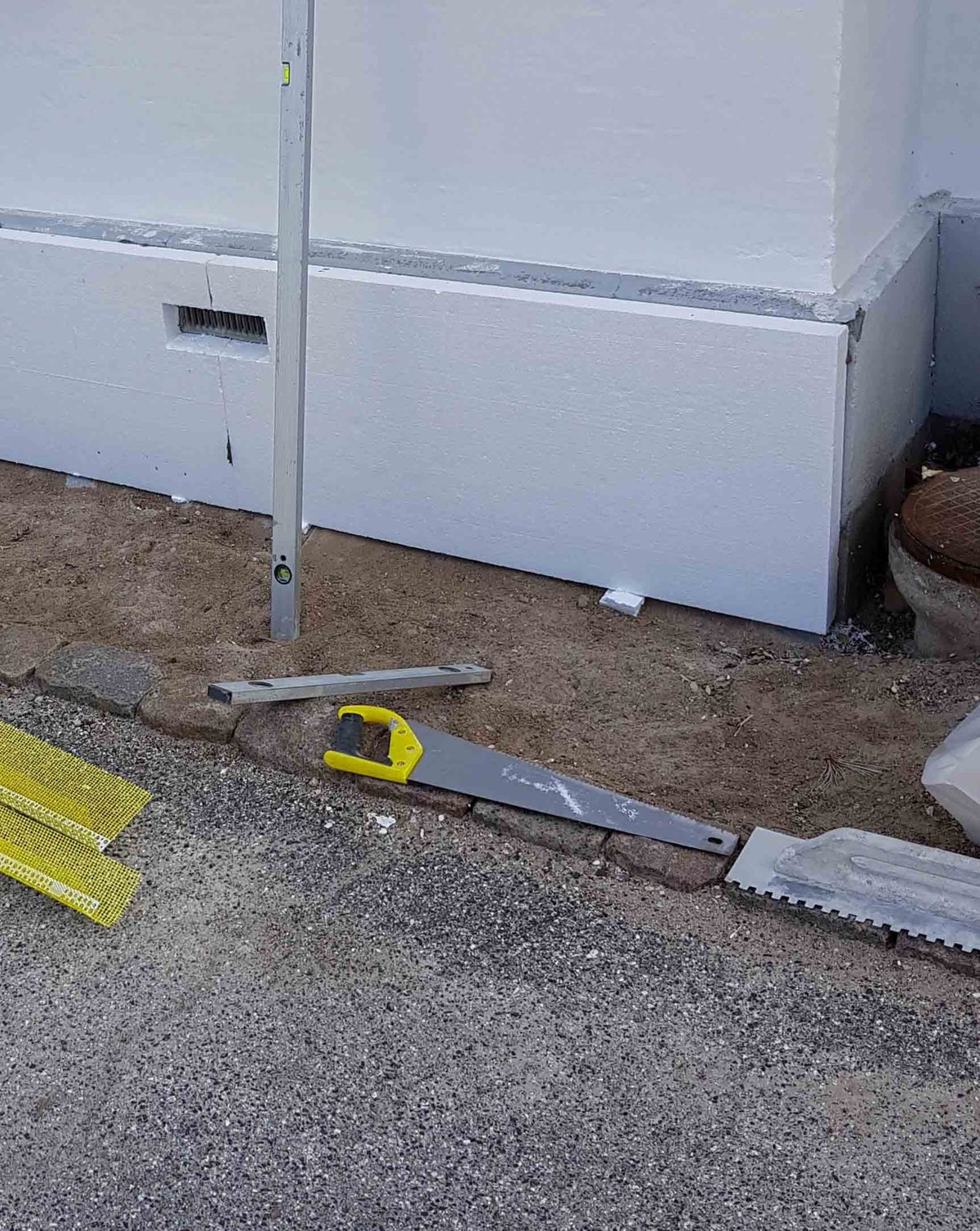 Facaderenovering af hus fra 1861, Slagelse. Soklen. Under arbejdet.