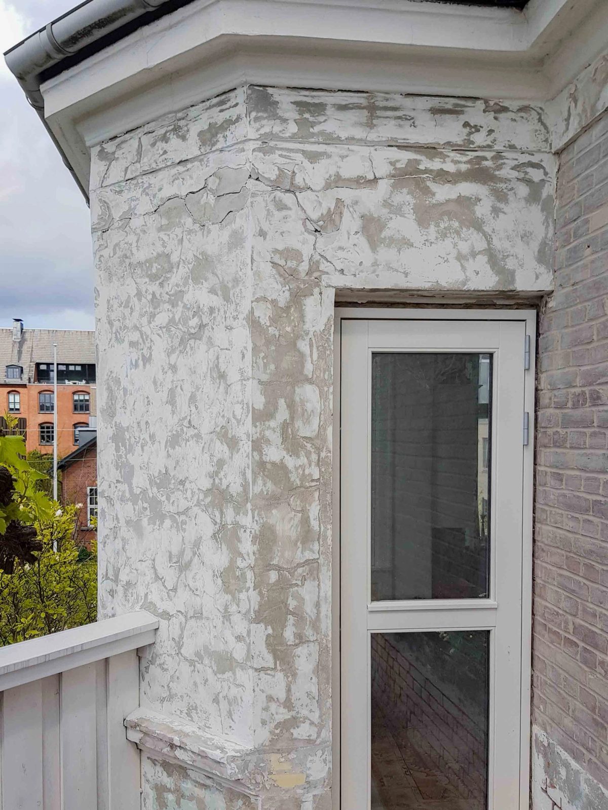 Renovering af indgangsparti og altaner, Frederiksberg. Før arbejdet.