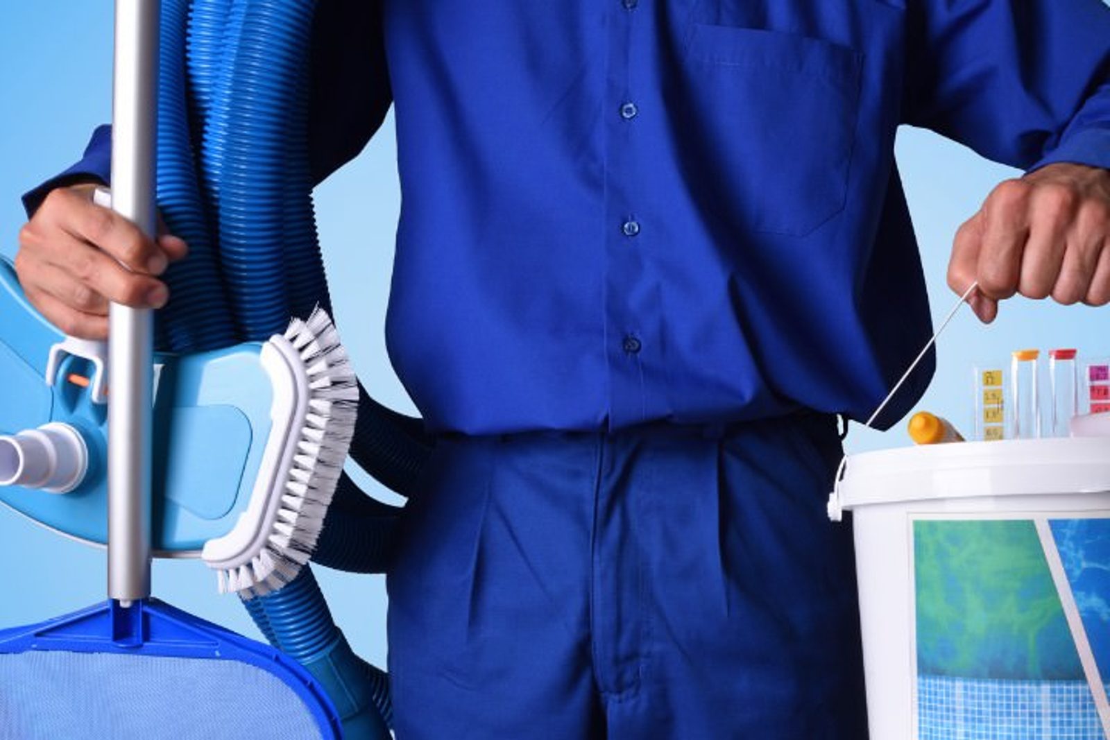 Professional pool cleaning and maintenance service in Houston
