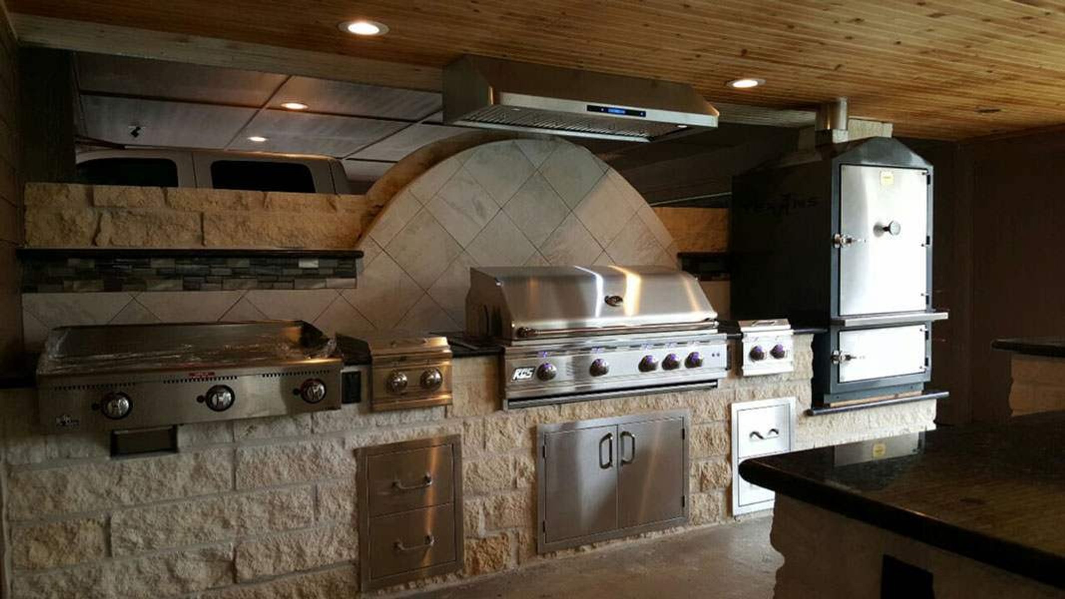 Houston outdoor kitchen with stainless steel appliances and built-in grill