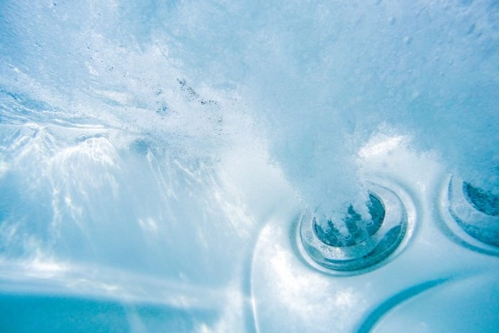 Custom spa jet system with bubbling water