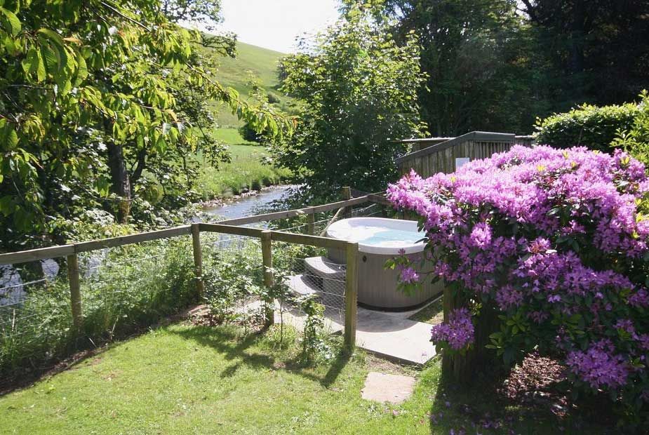 6 Luxury Lodges in Dundee with Hot Tubs (From £63 Per Night)