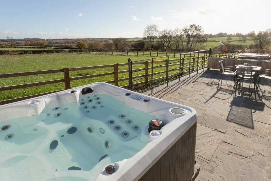 13 Luxury Lodges in Derbyshire with Hot Tubs (From £51 Per Night)