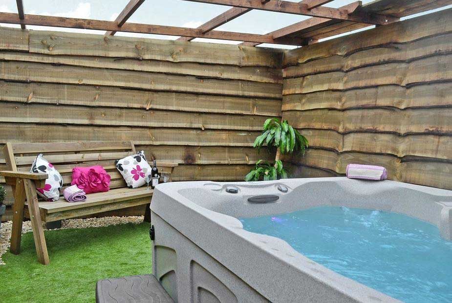 Luxury Lodges in the Cotswolds with Hot Tubs