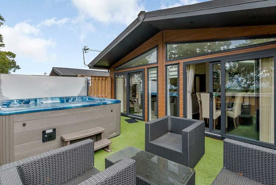 5 Luxury Lodges in Glasgow with Hot Tubs (From £59 Per Night)