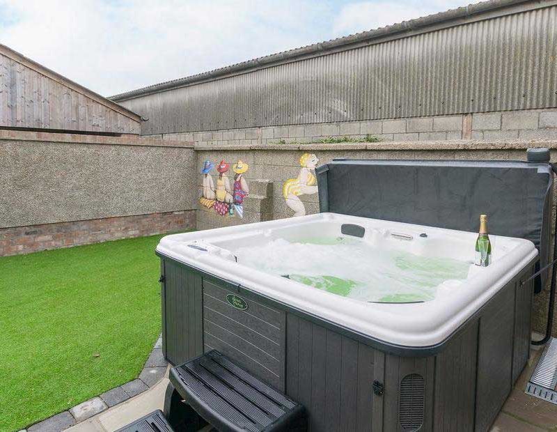 A closer look at Off Grid Luxury Rentals With Private Spa And Hot Tub