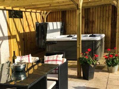 26 Luxury Lodges in Devon with Hot Tubs (From £34 Per Night)