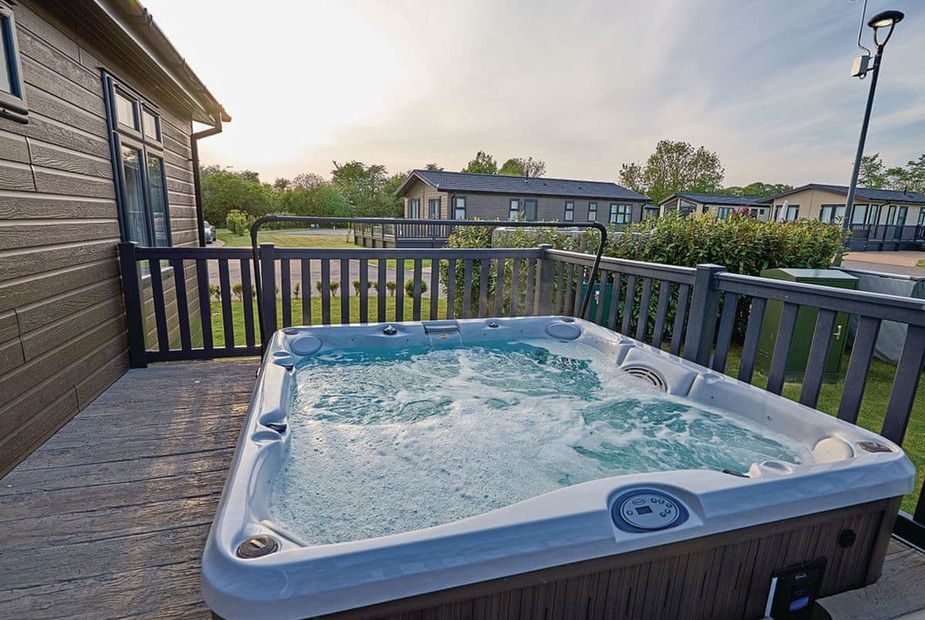 6-superb-lodges-in-kent-with-hot-tubs-to-rent