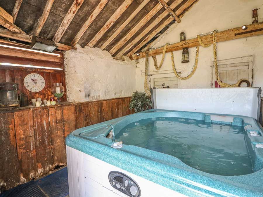 Lodges in Norfolk with Hot Tubs Hot Tub Breaks