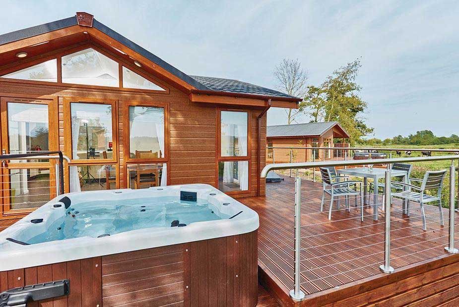 lodges-in-norfolk-with-hot-tubs-hot-tub-breaks