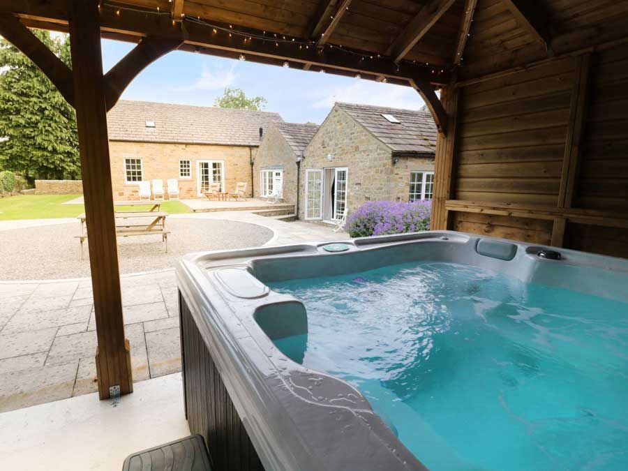Large Luxury Hen Party Houses with a Hot Tub Across the UK