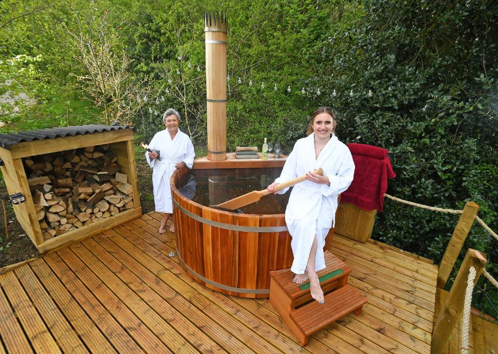 Glamping With A Hot Tub Peak District | Big Range, Low Price