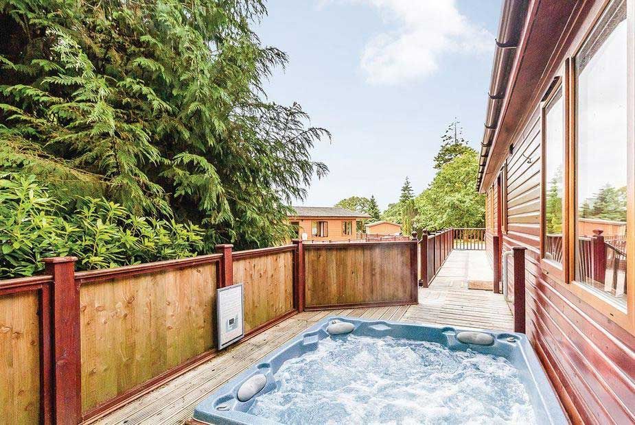 26 Luxury Lodges in Devon with Hot Tubs (From £34 Per Night)