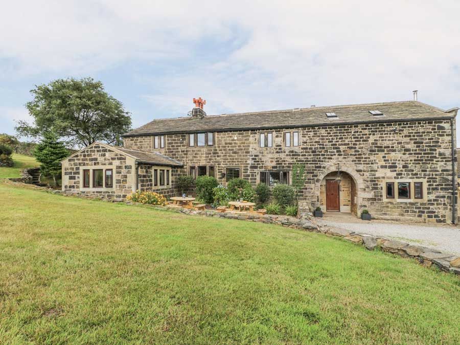 Holiday cottages sleeps 12 dog sale friendly