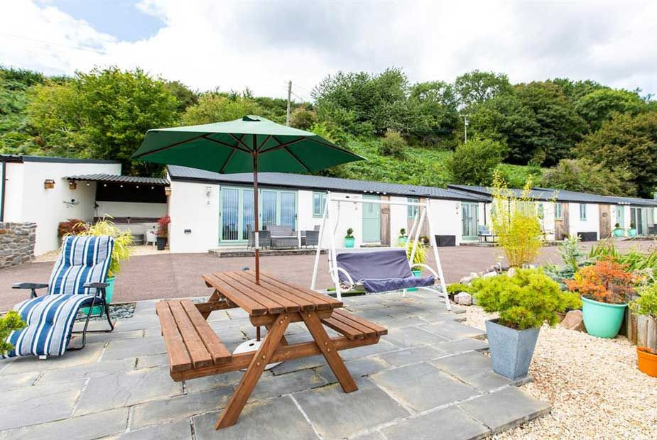 Luxury Lodges in the Cotswolds with Hot Tubs